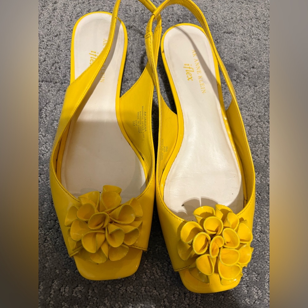 Anne Klein iFlex yellow slingback shoes